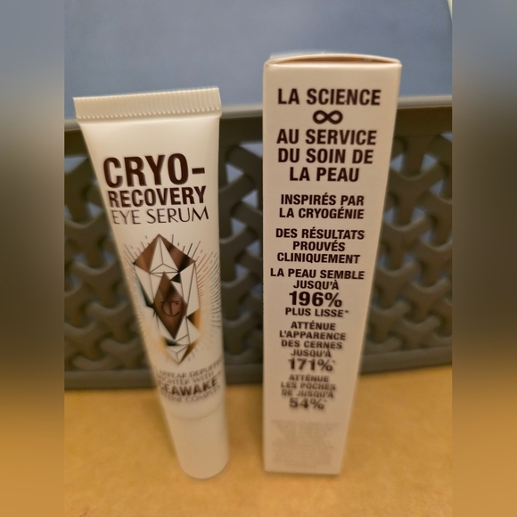 Charlotte Tilbury Serum CRYO-RECOVERY EYE SERUM 15 ML. BNIB] - Picture 5 of 5